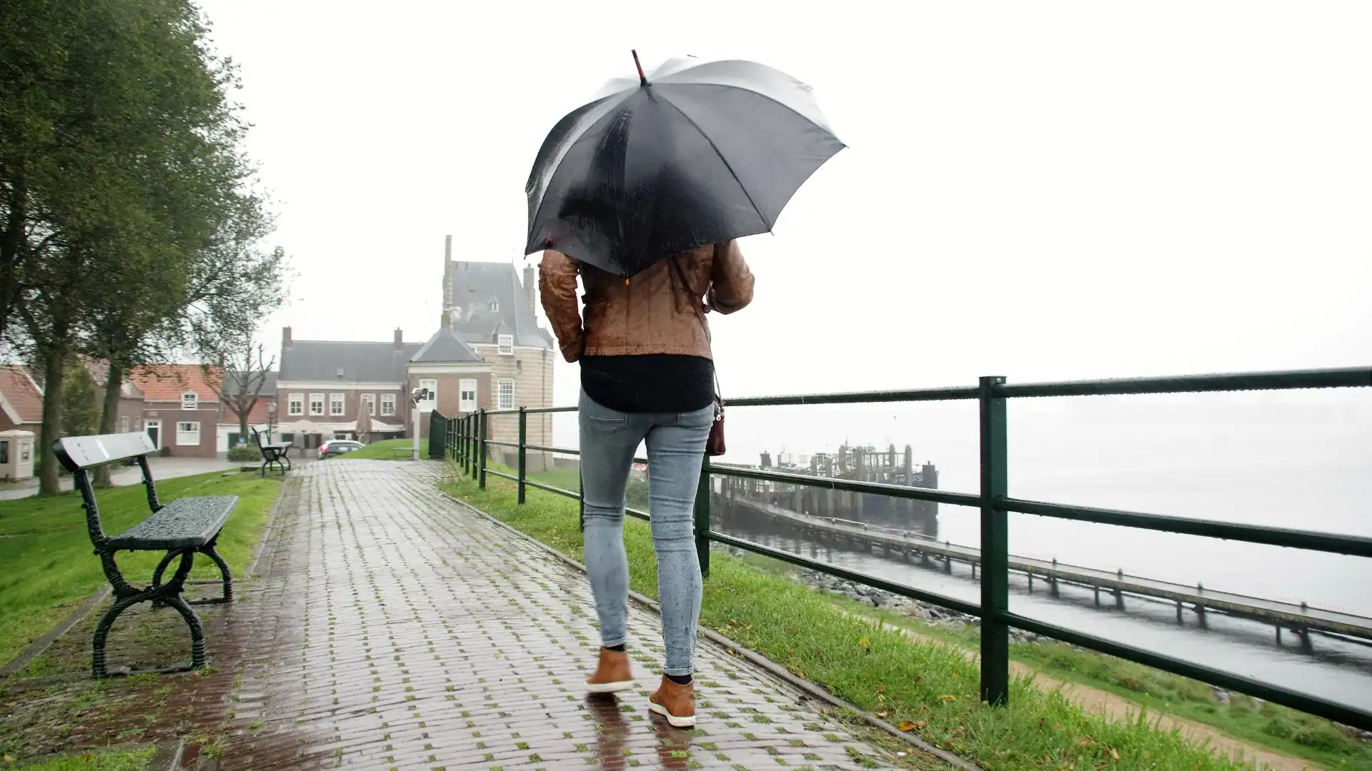 Featured image for “Tips for Using Hearing Aids Safely in Rainy or Humid Weather”